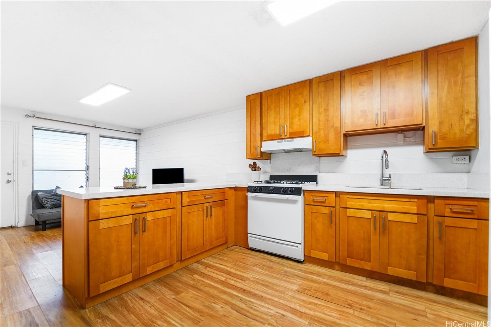 2501 Coyne Street 102