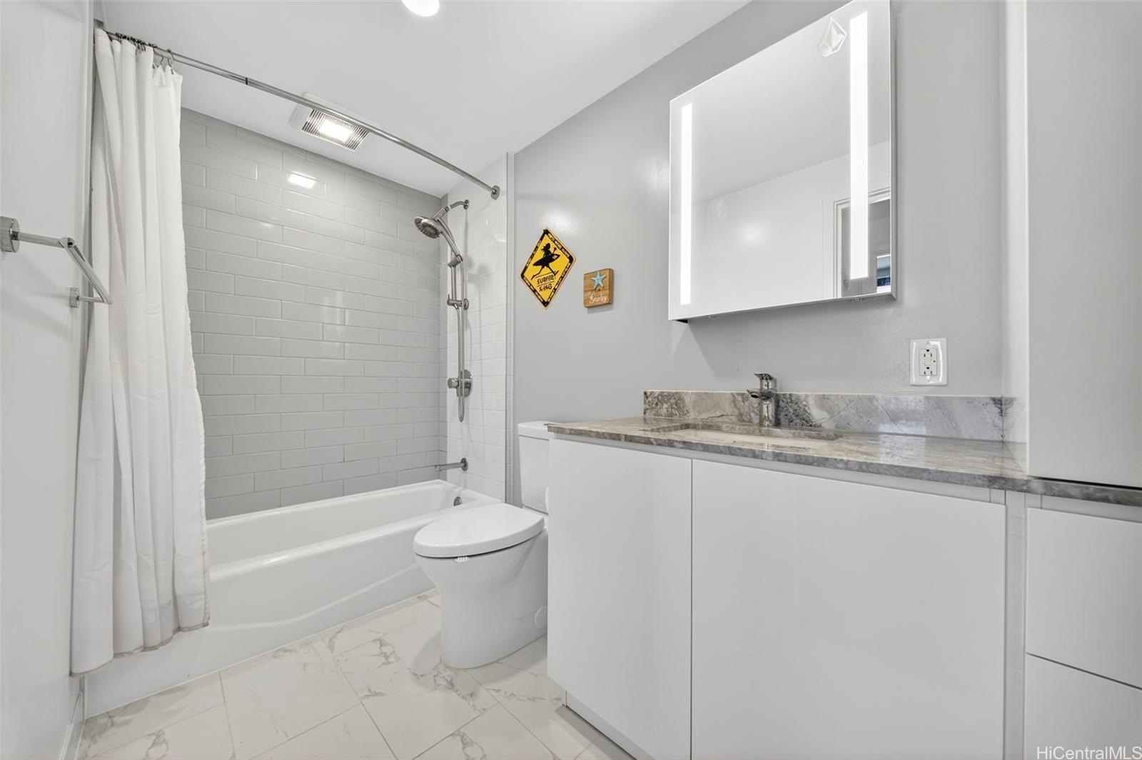 987 Queen Street  Unit 2303