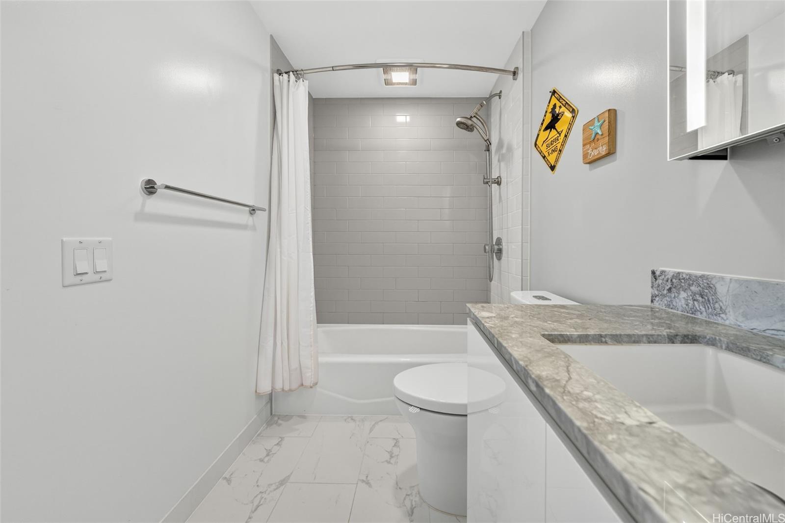 987 Queen Street  Unit 2303