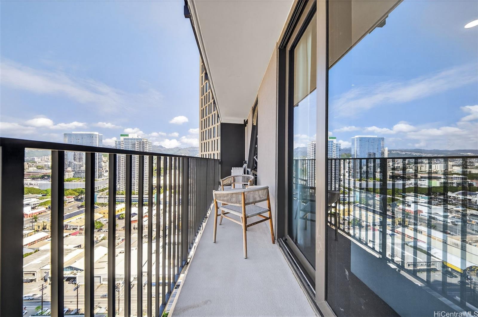 987 Queen Street  Unit 2303