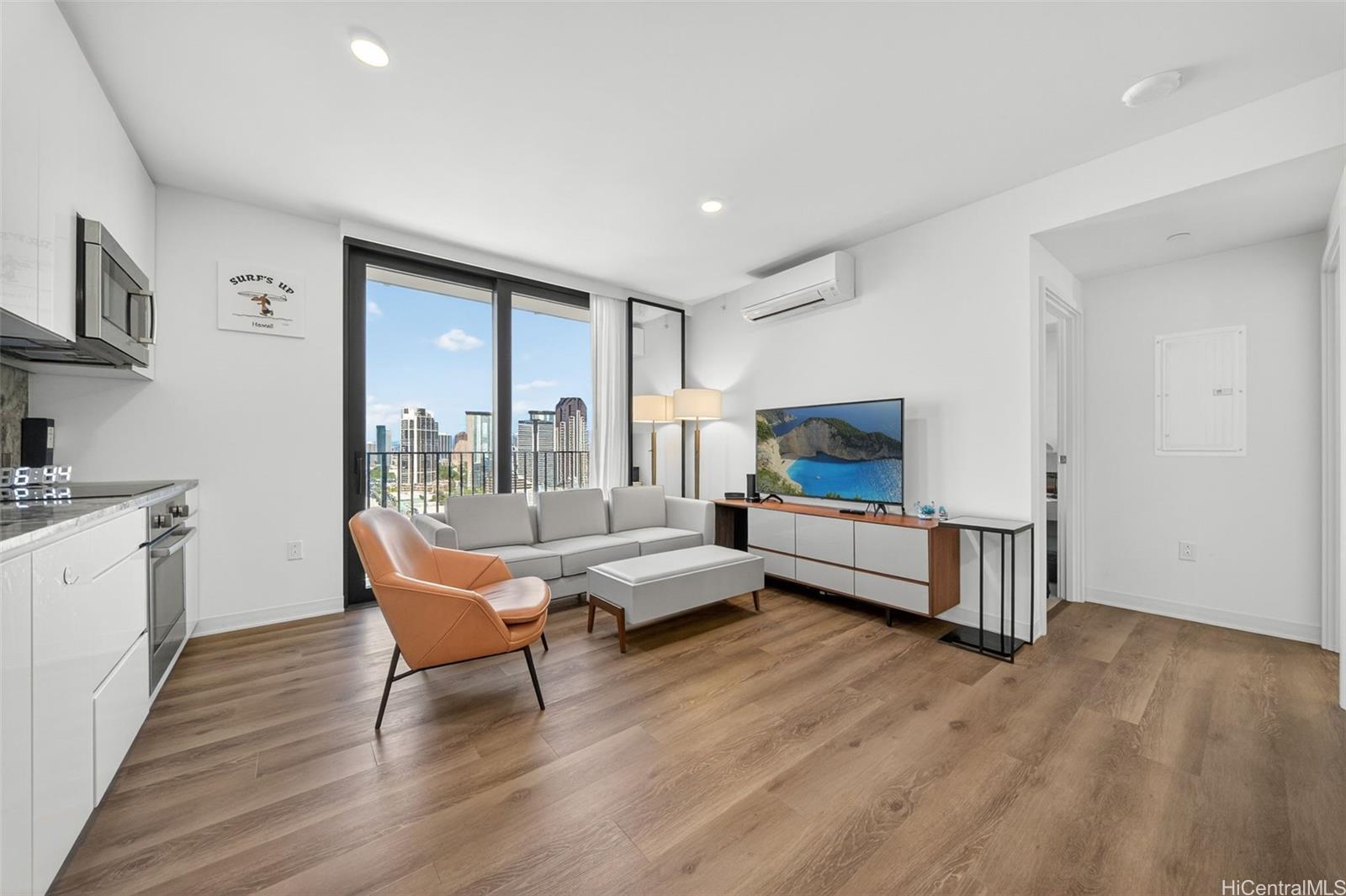 987 Queen Street  Unit 2303