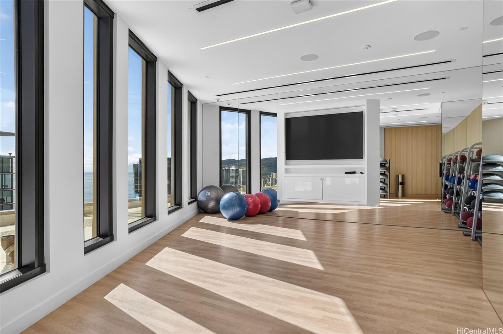 987 Queen Street  Unit 2303