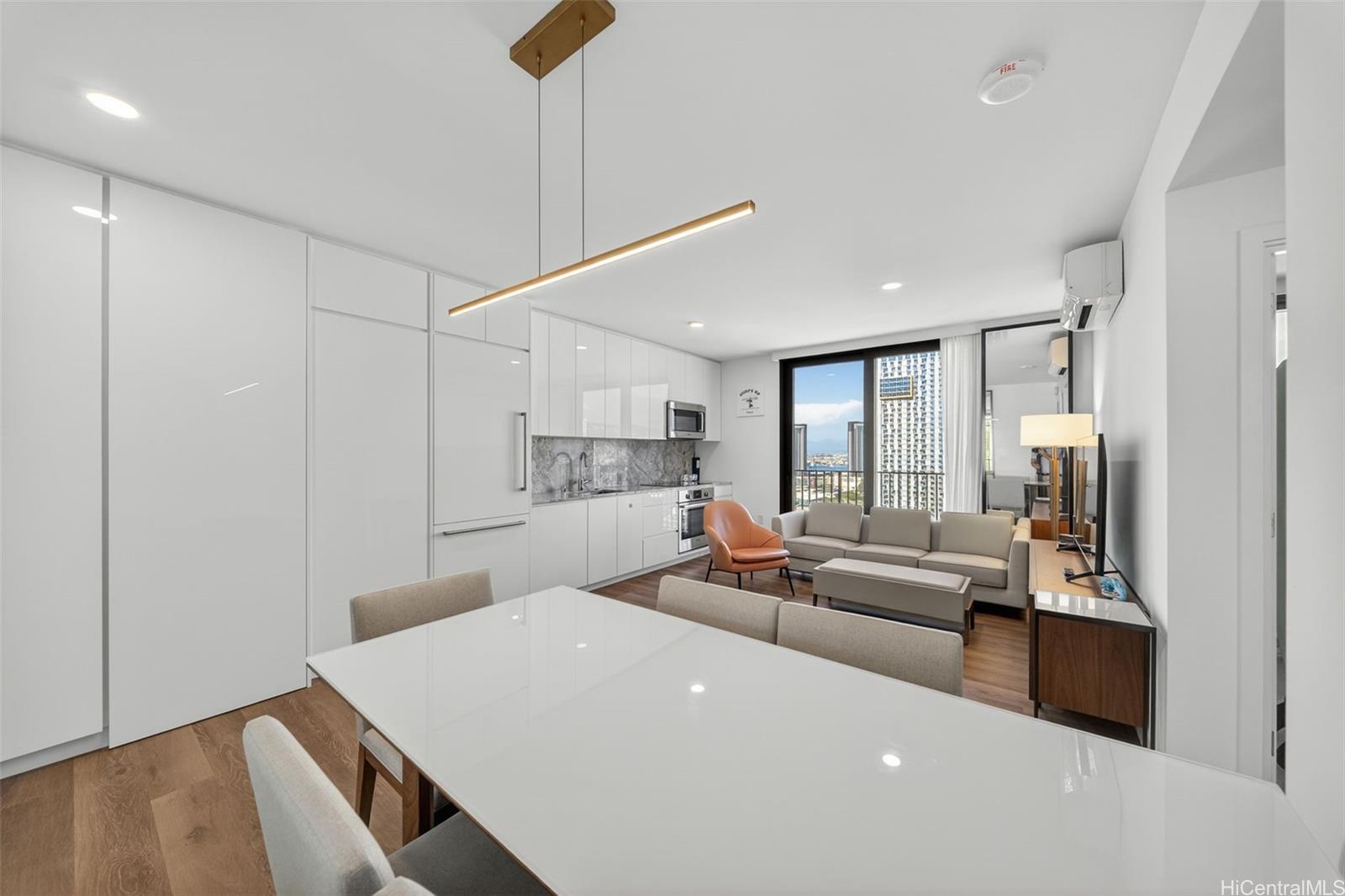 987 Queen Street  Unit 2303