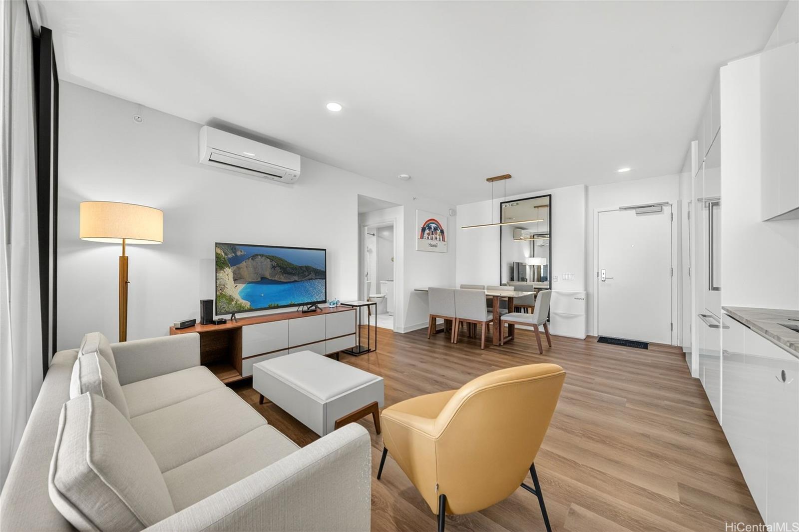 987 Queen Street  Unit 2303