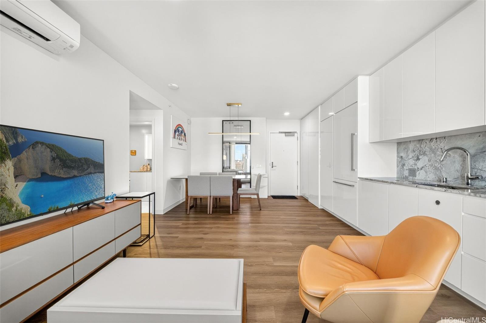 987 Queen Street  Unit 2303