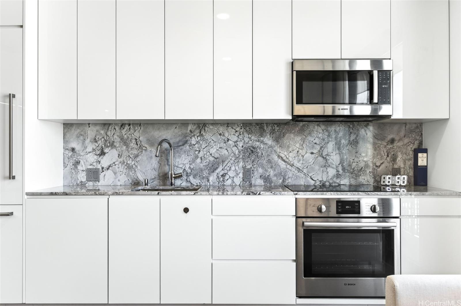 987 Queen Street  Unit 2303