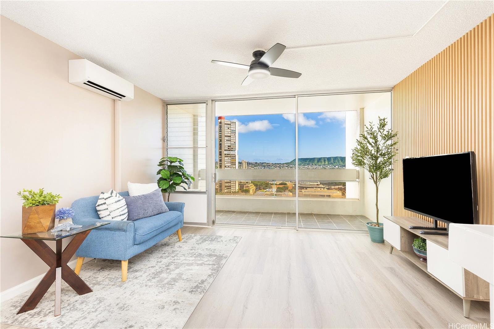 555 University Avenue  Unit 1904