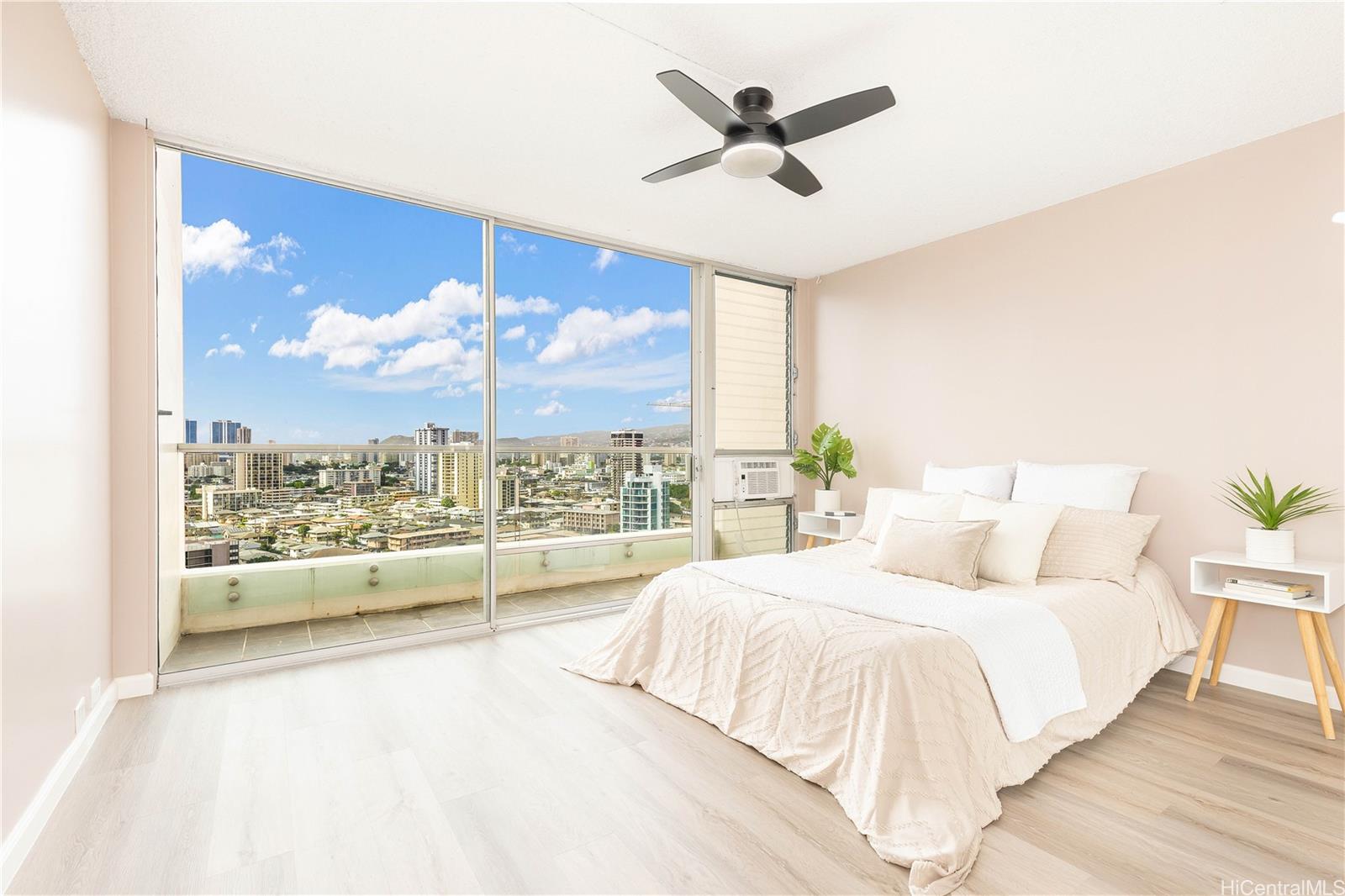 555 University Avenue  Unit 1904