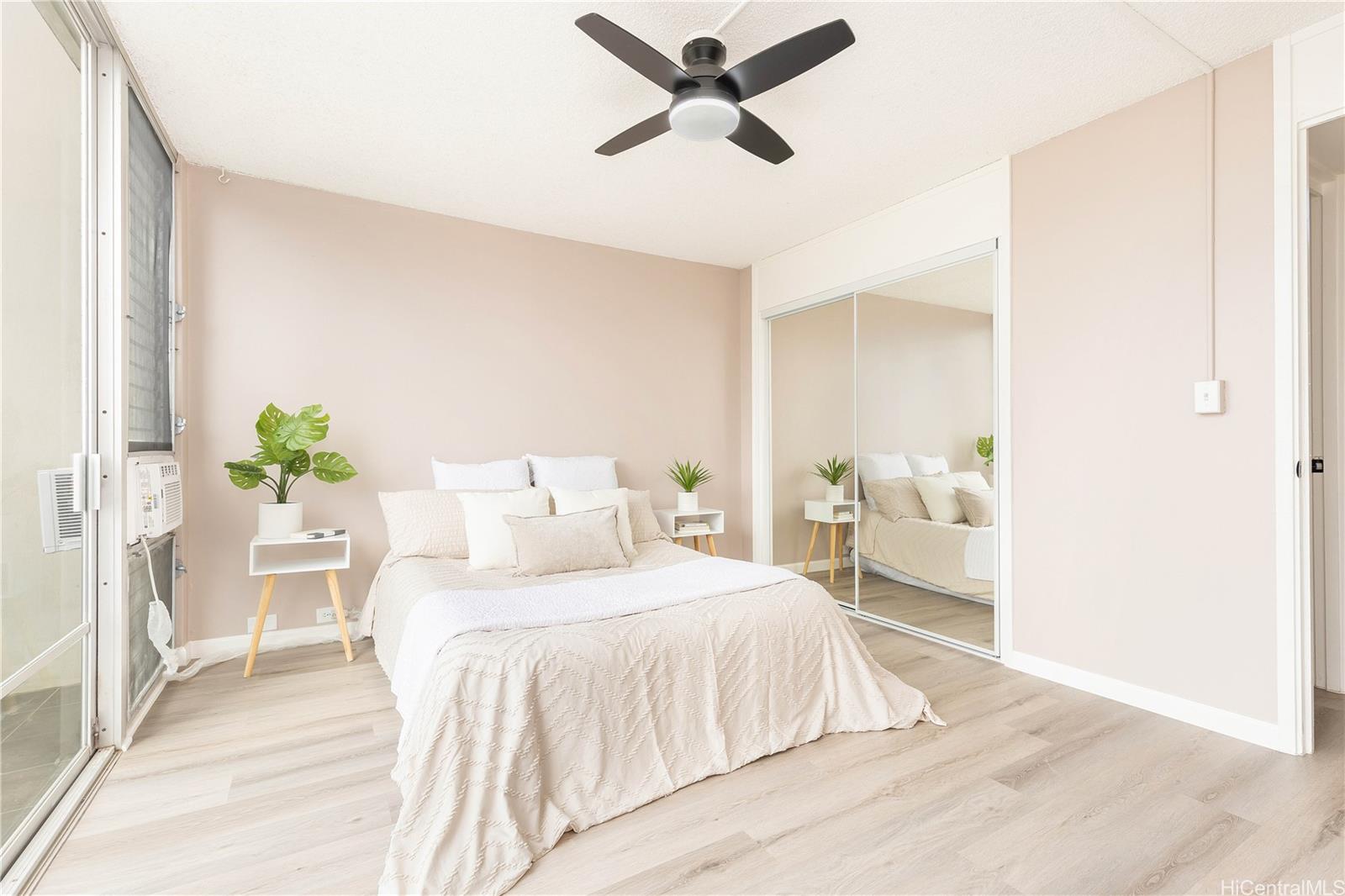 555 University Avenue  Unit 1904