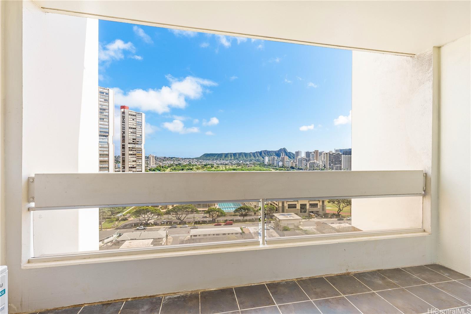 555 University Avenue  Unit 1904