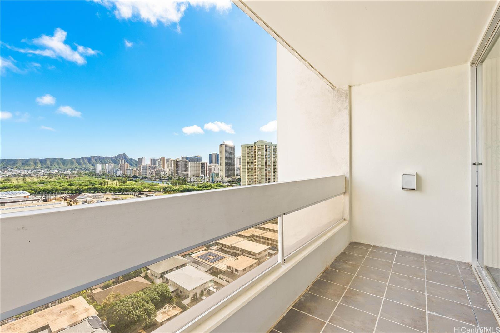 555 University Avenue  Unit 1904