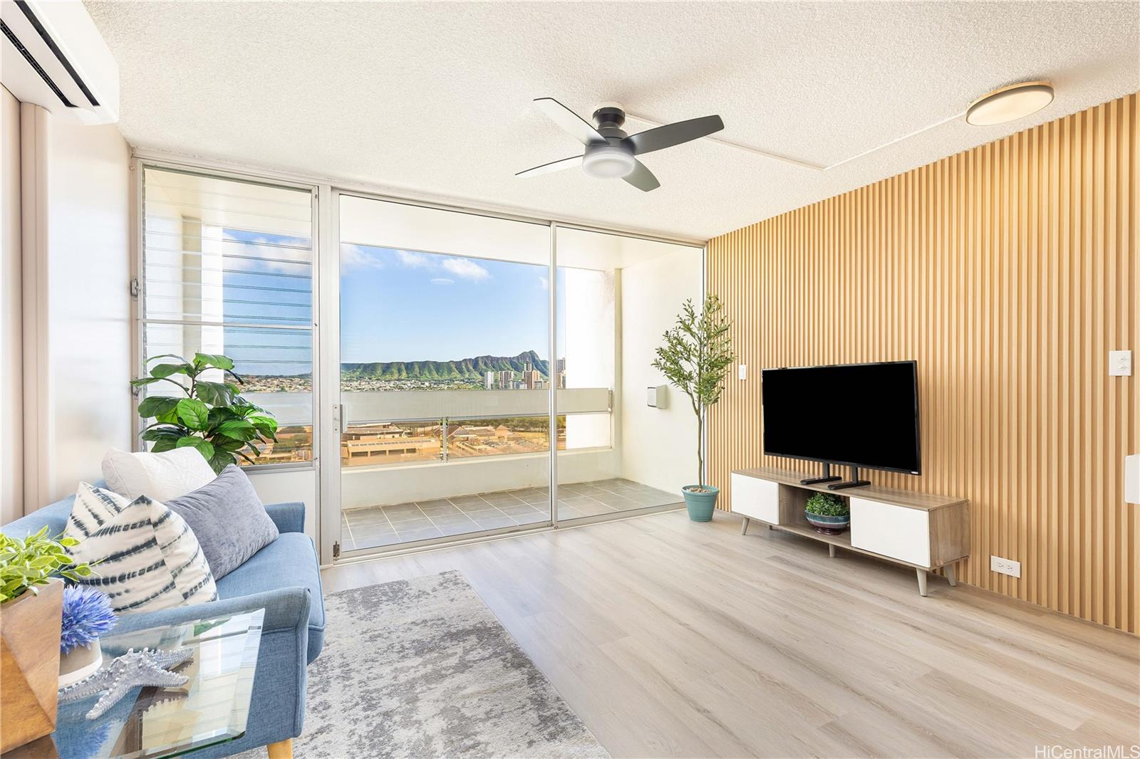 555 University Avenue  Unit 1904