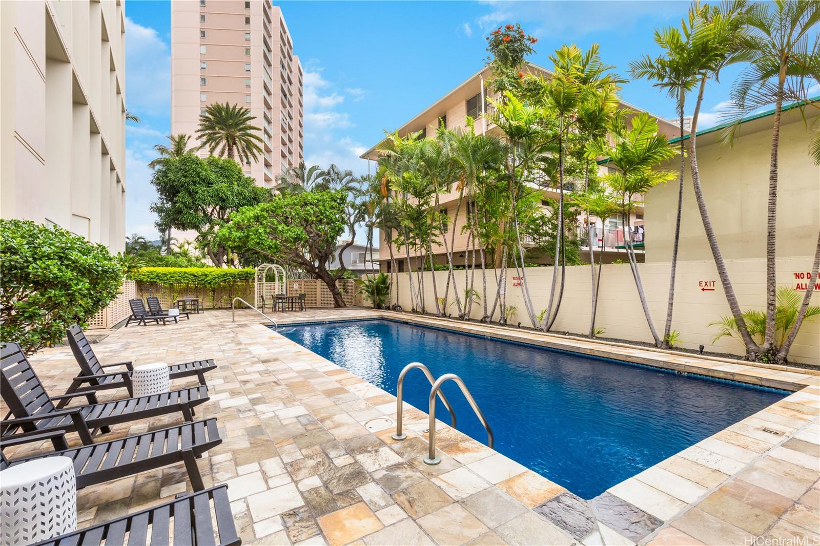 555 University Avenue  Unit 1904