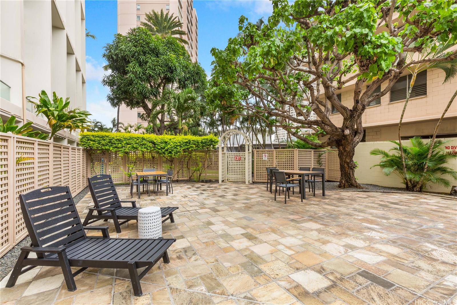 555 University Avenue  Unit 1904