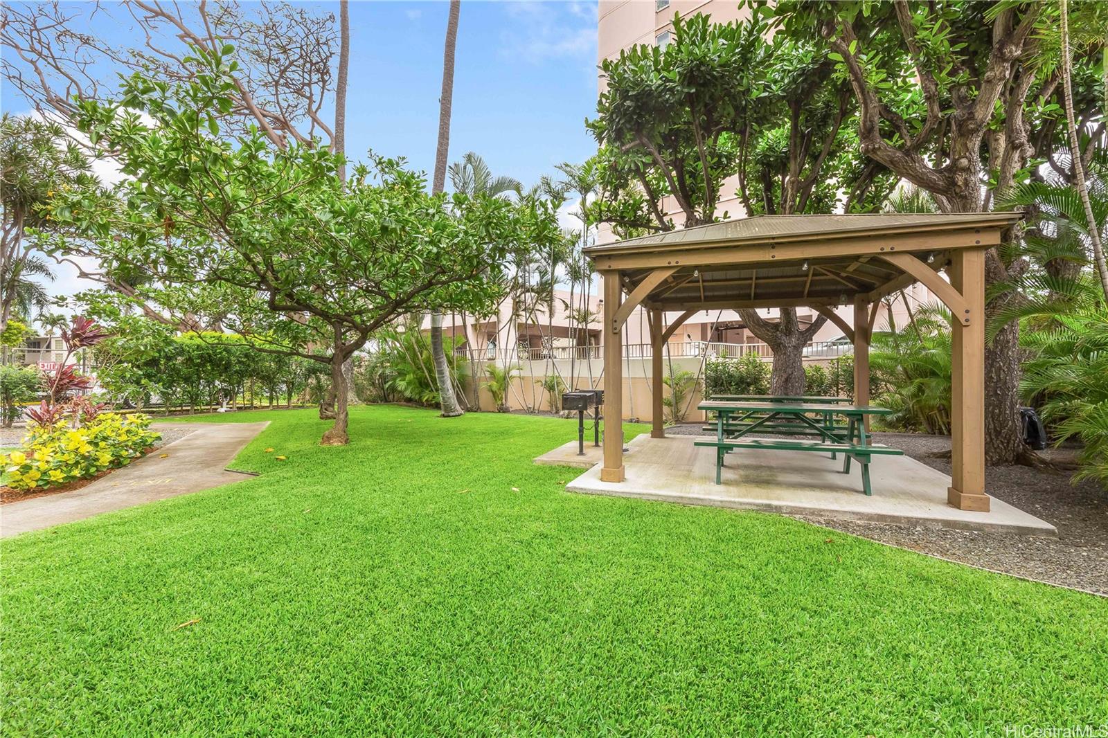555 University Avenue  Unit 1904