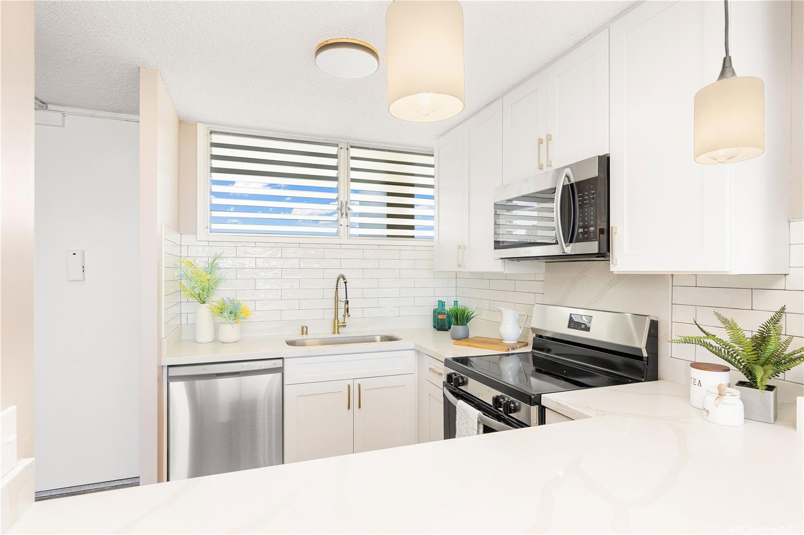 555 University Avenue  Unit 1904
