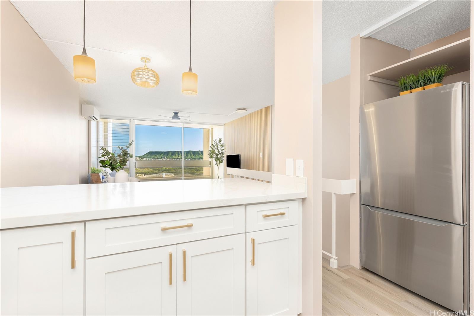 555 University Avenue  Unit 1904