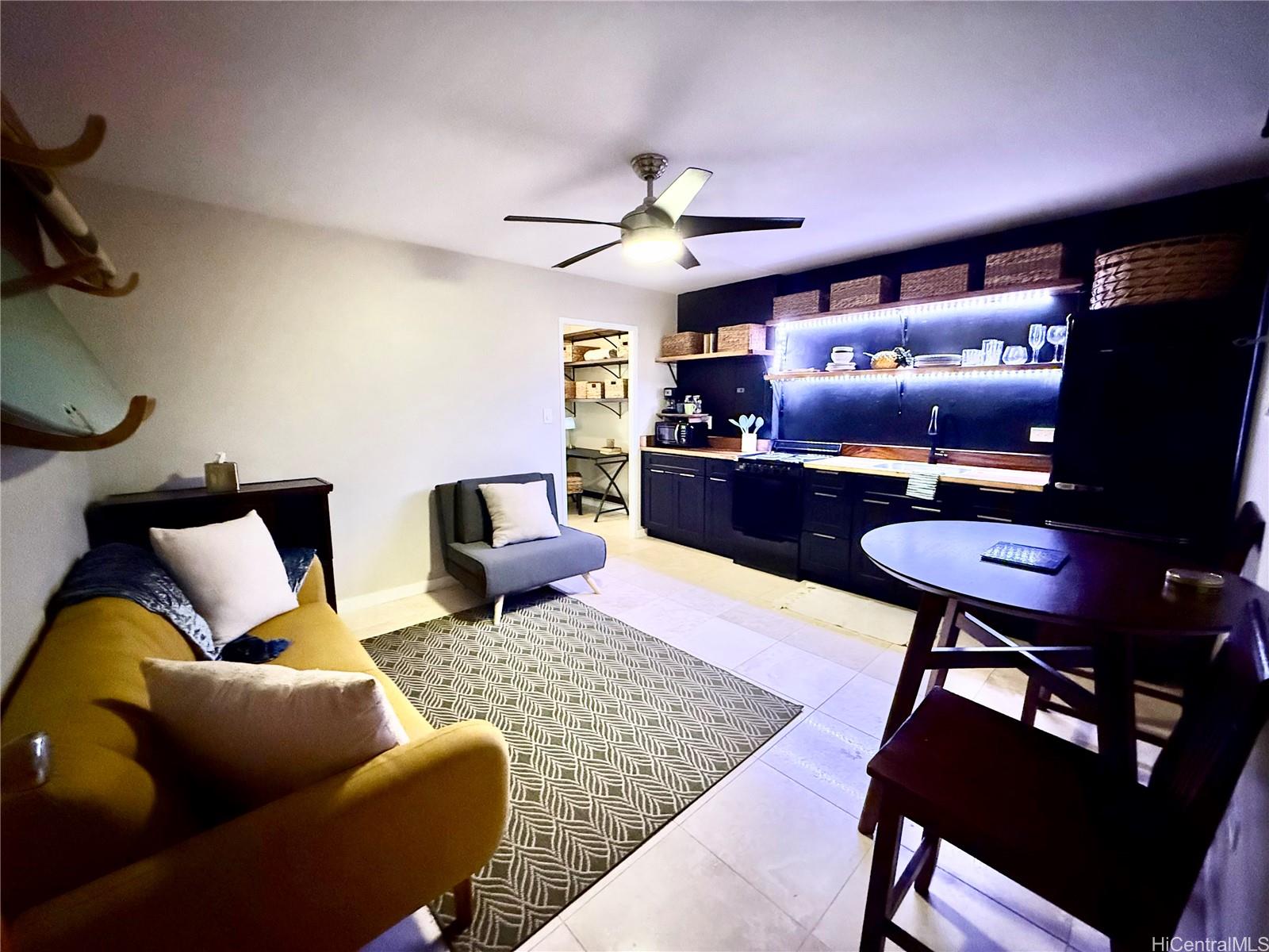236 Liliuokalani Avenue  Unit 204