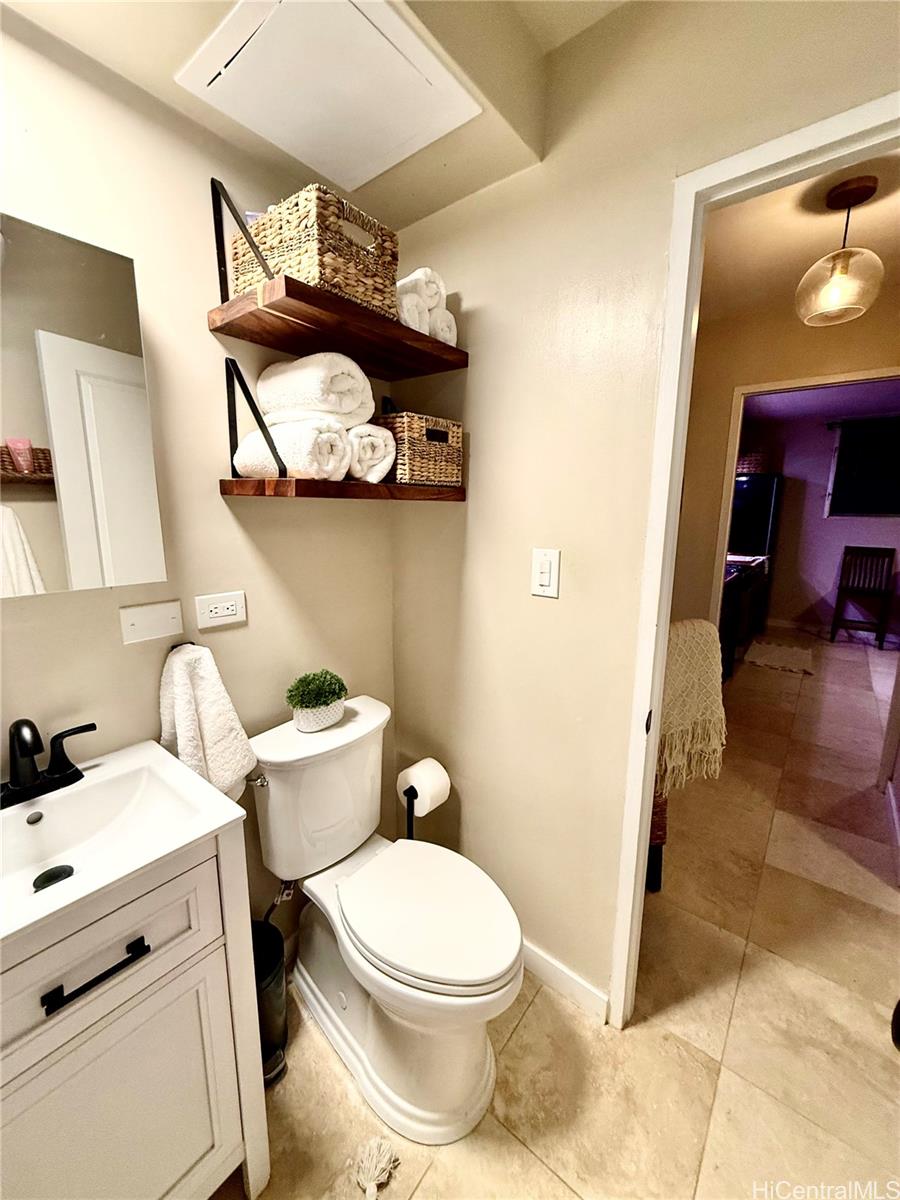 236 Liliuokalani Avenue  Unit 204