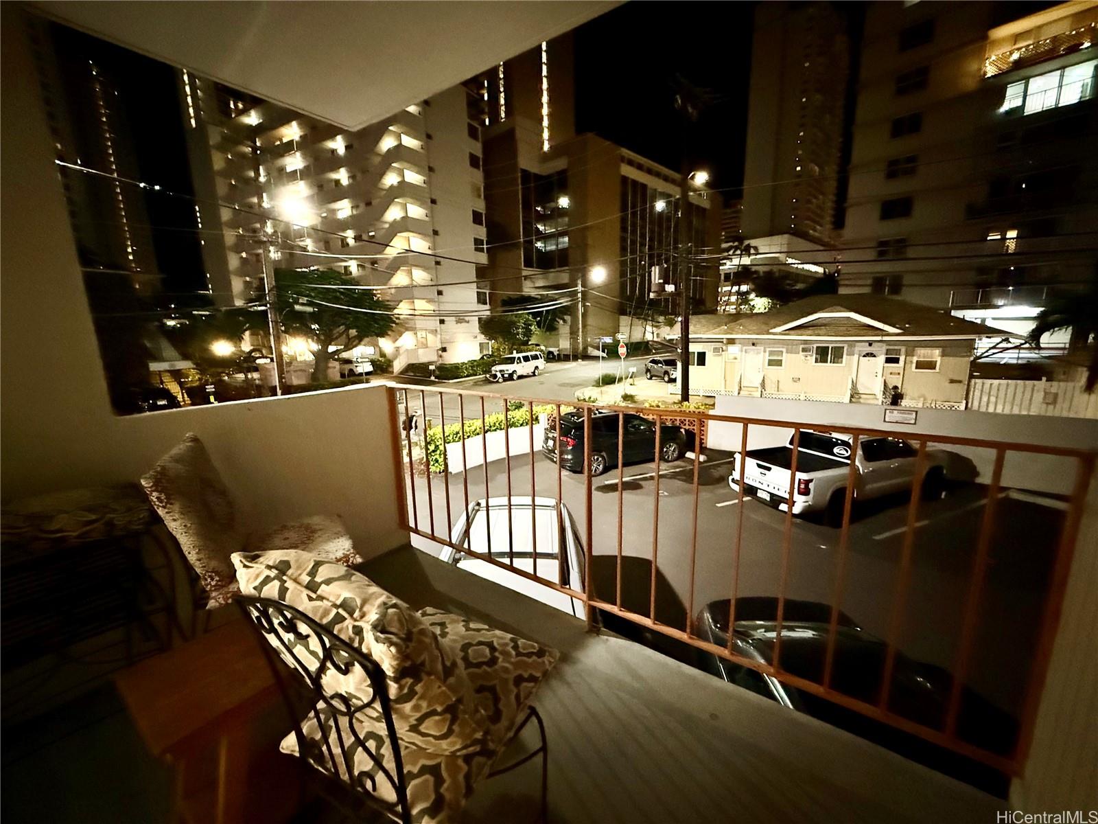 236 Liliuokalani Avenue  Unit 204
