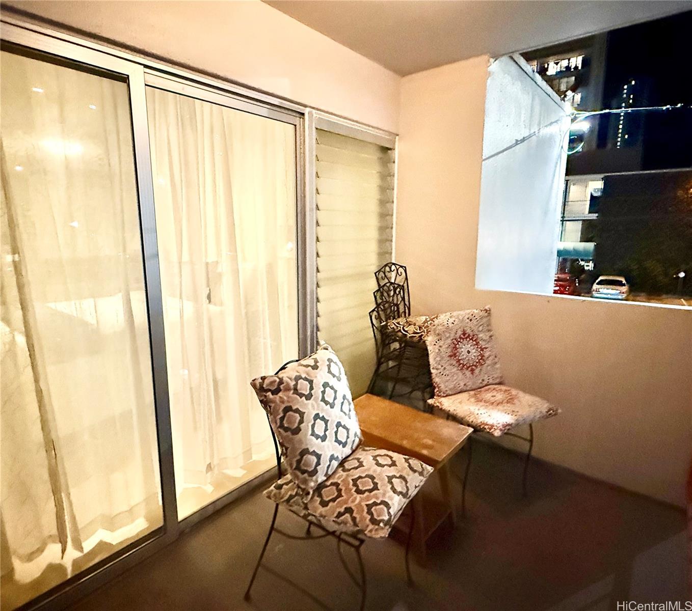 236 Liliuokalani Avenue  Unit 204