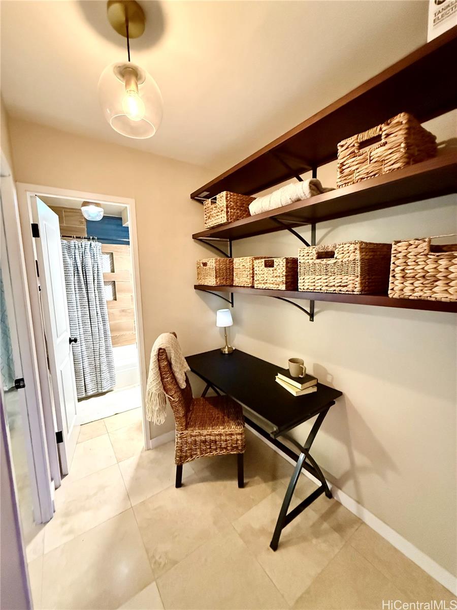 236 Liliuokalani Avenue  Unit 204
