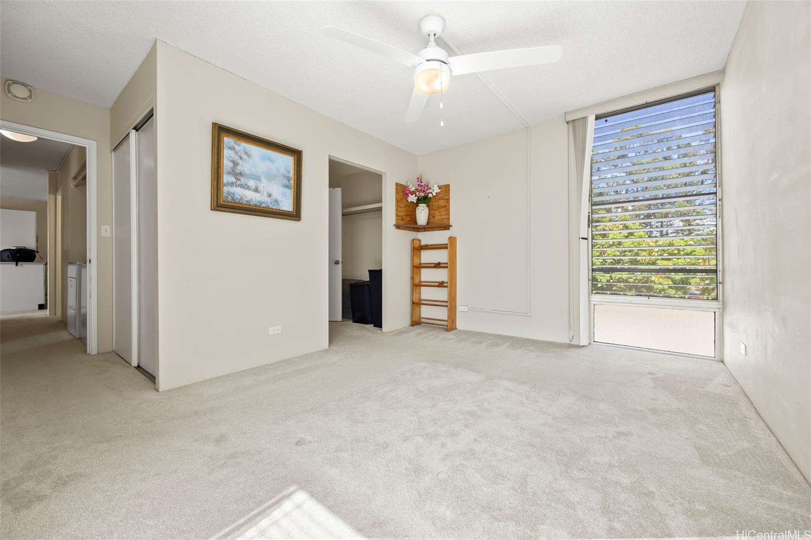 Photo 7 of 25