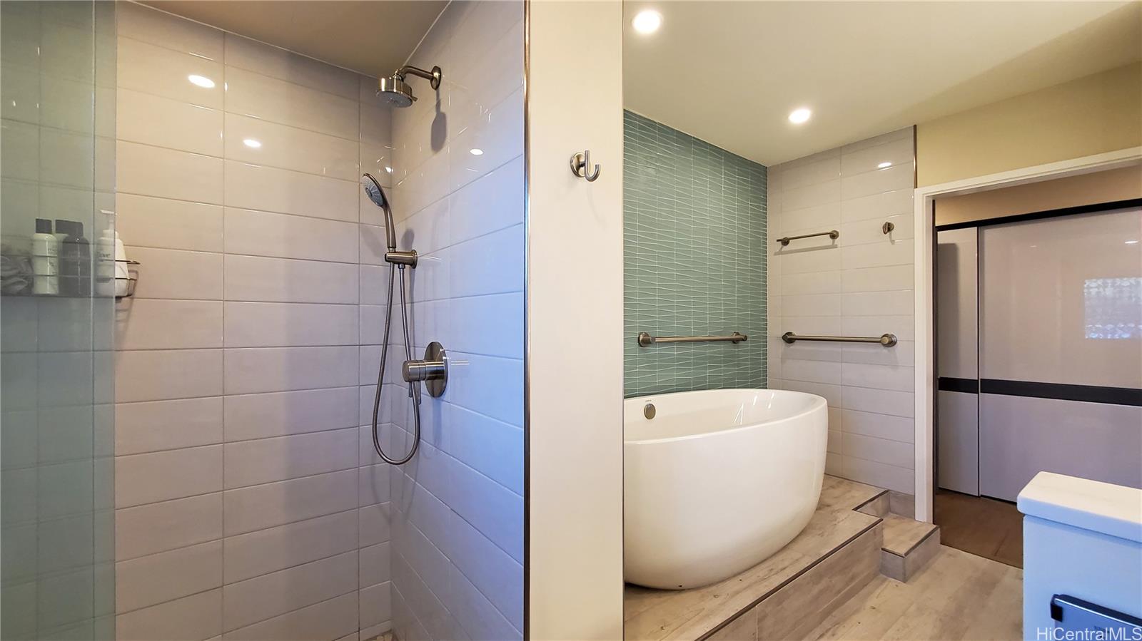 3003 Kalakaua Avenue  Unit 6A