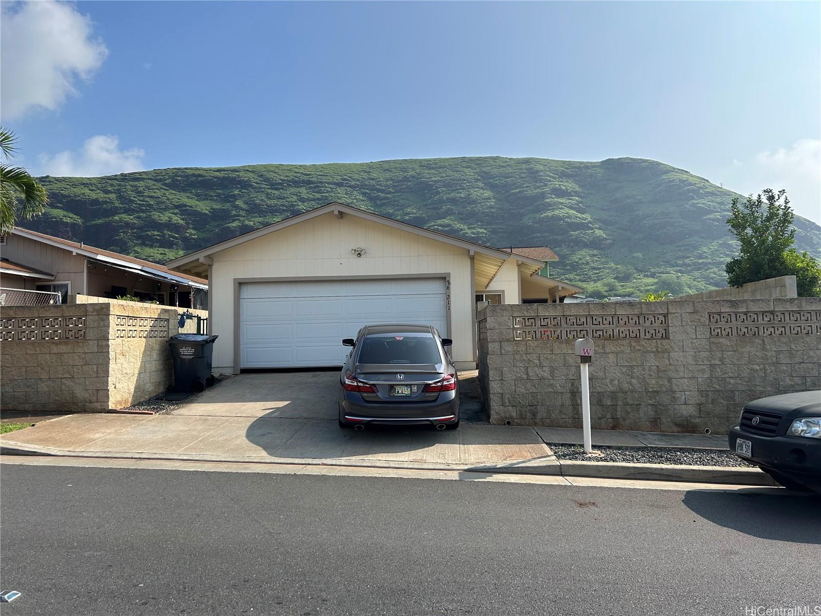 86-211 Moelua Street