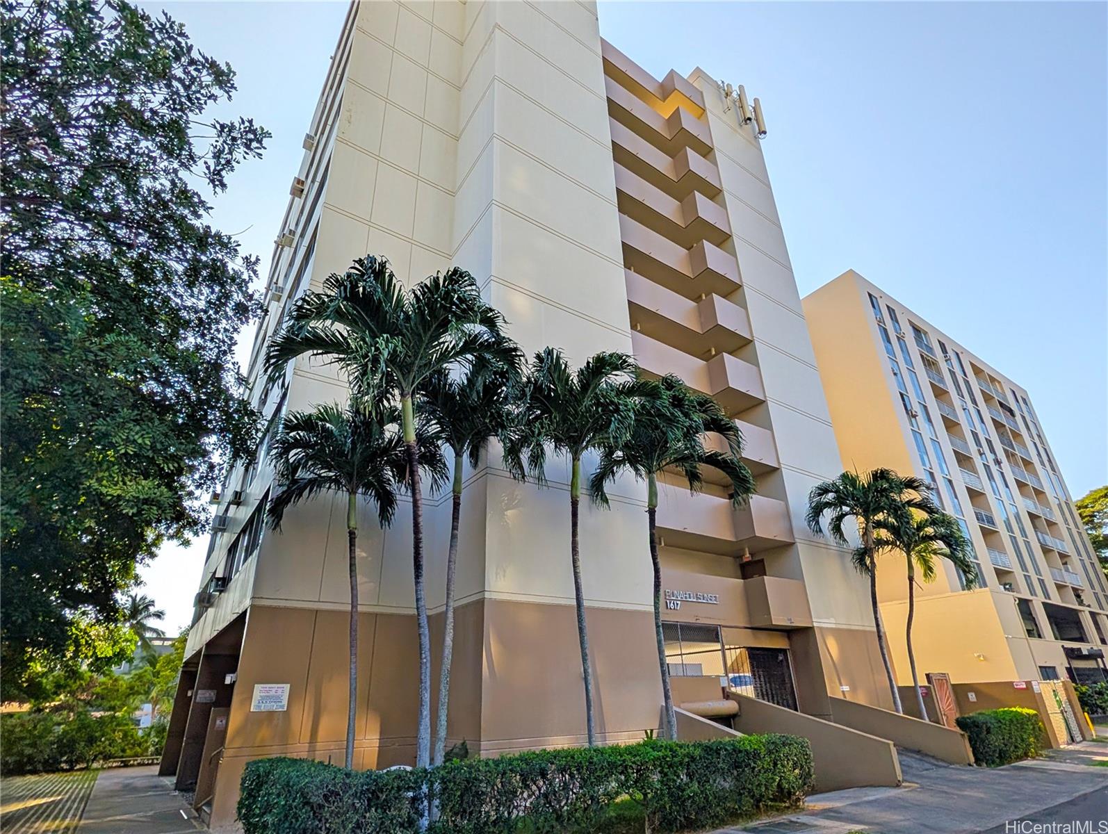 1617 Clark Street 804
