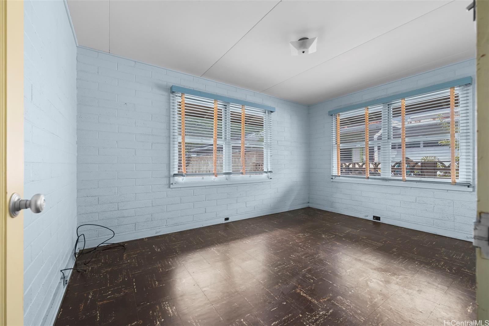 Photo 3 of 25