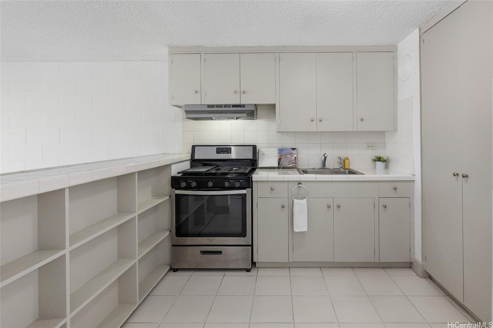 2501 Coyne Street  Unit 205