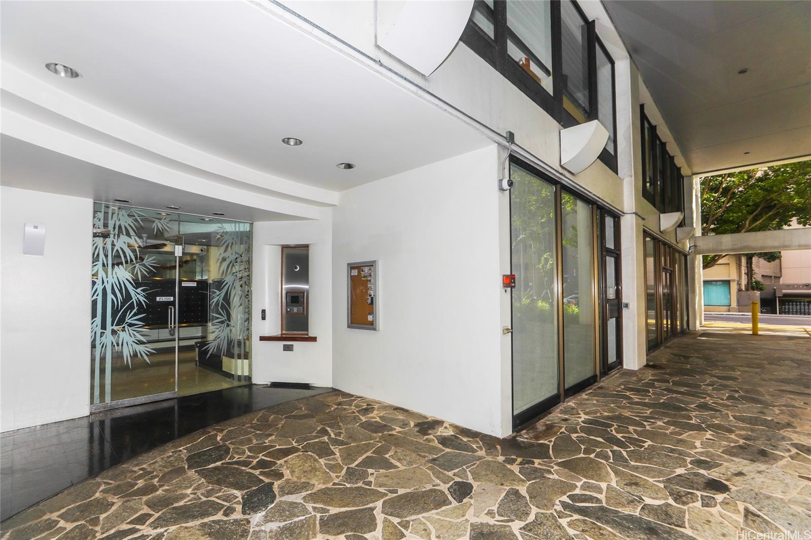 225 Queen Street  Unit 19F