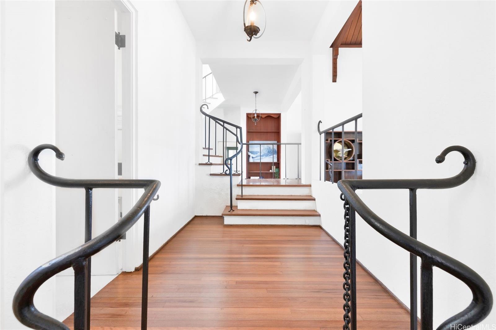3647 Diamond Head Road