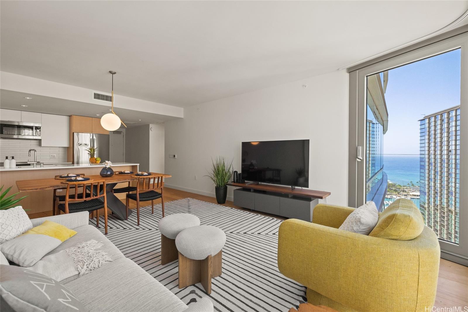 1001 Queen Street 3103