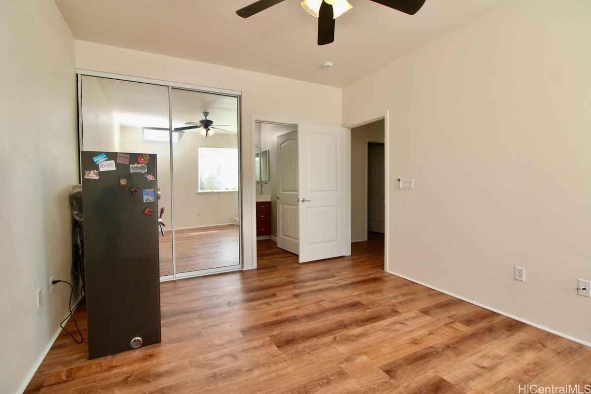 Photo 11 of 25