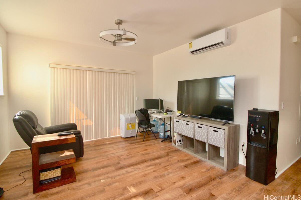 Photo 3 of 25