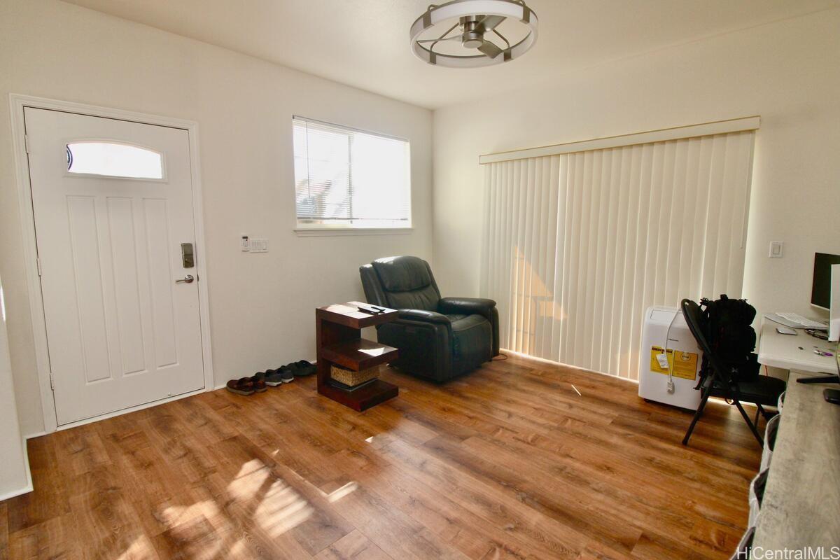 Photo 4 of 25