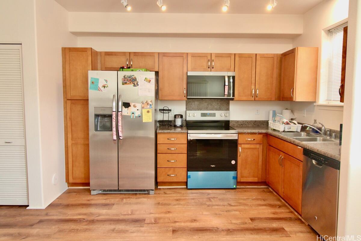 Photo 6 of 25