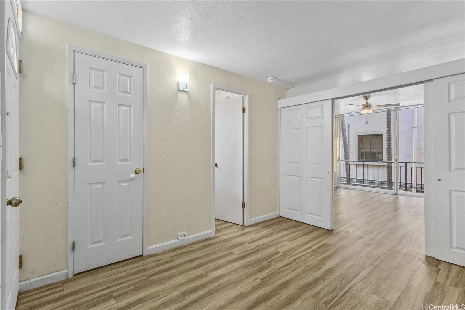 Photo 4 of 25