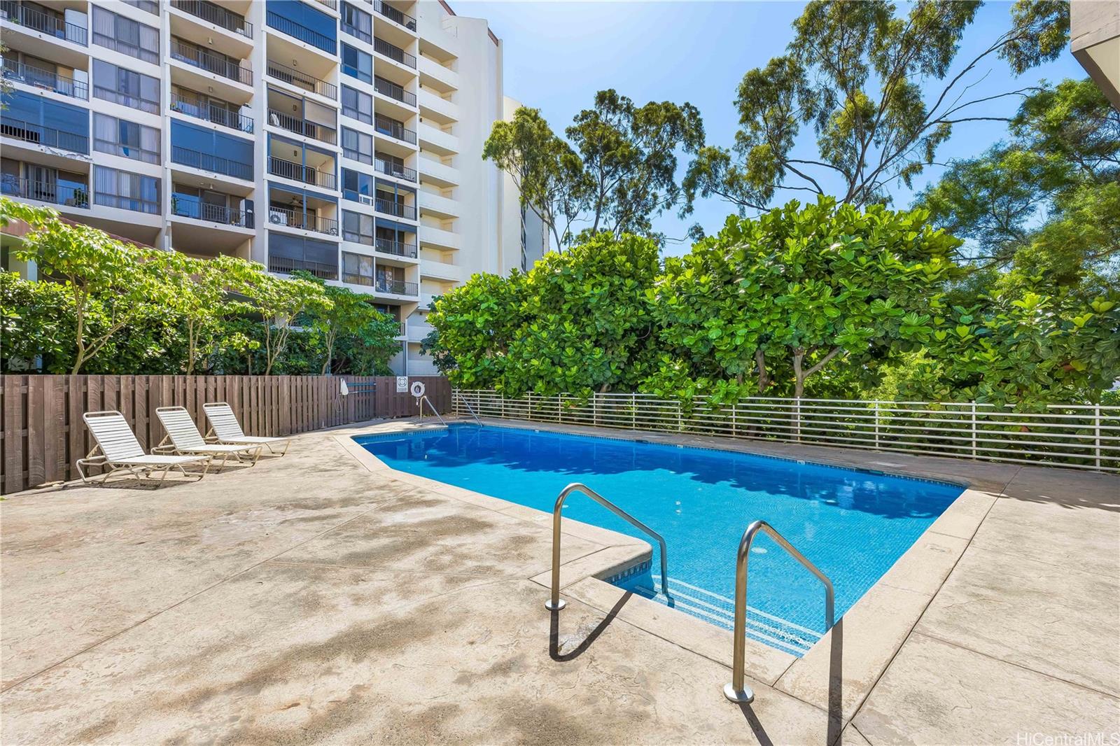Photo 21 of 23