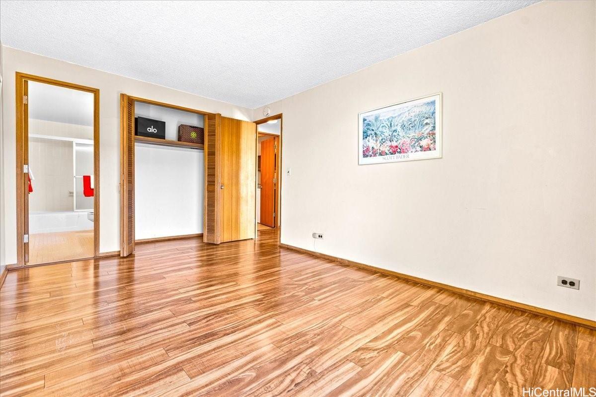 Photo 9 of 25