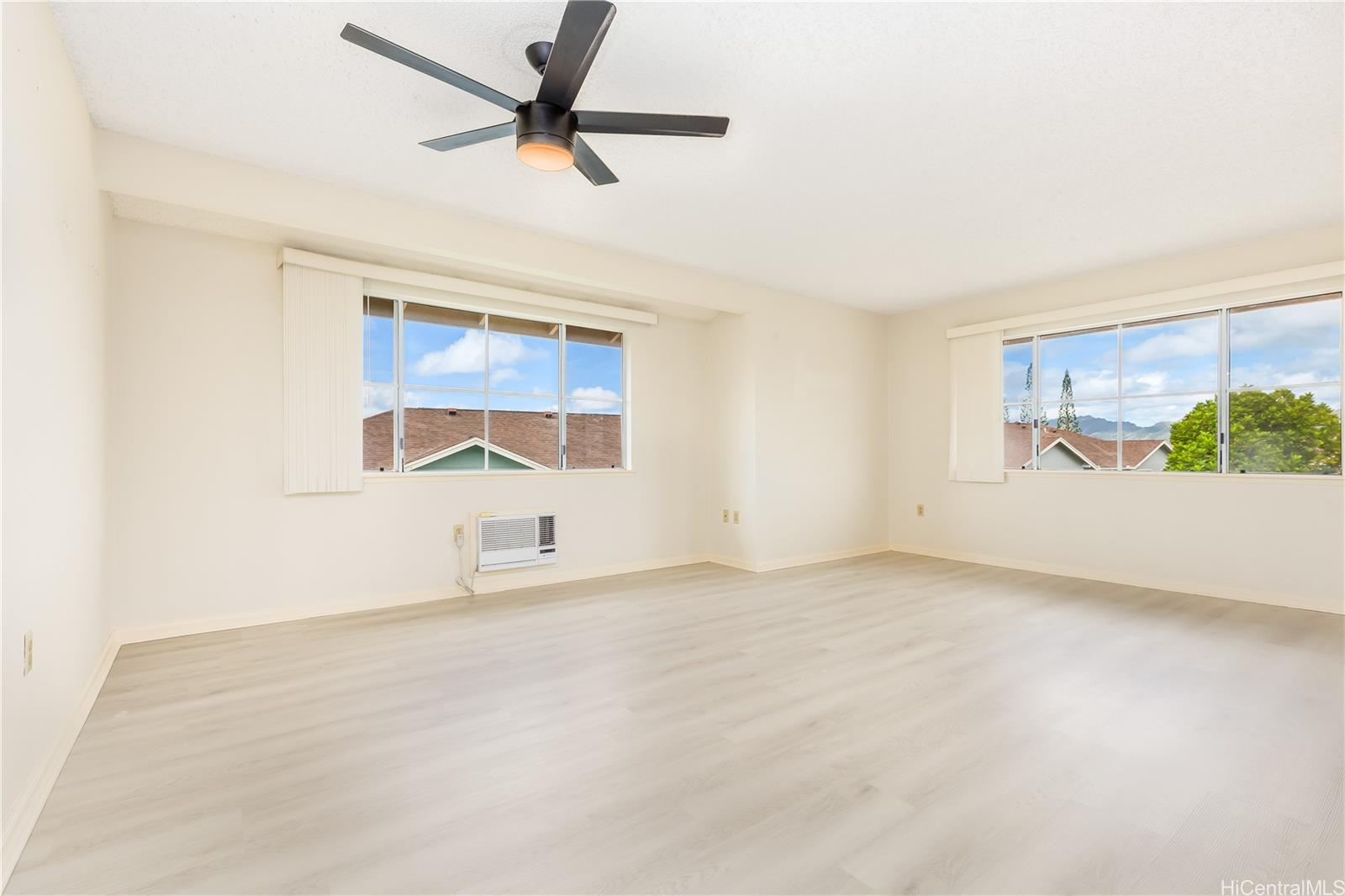Photo 4 of 25