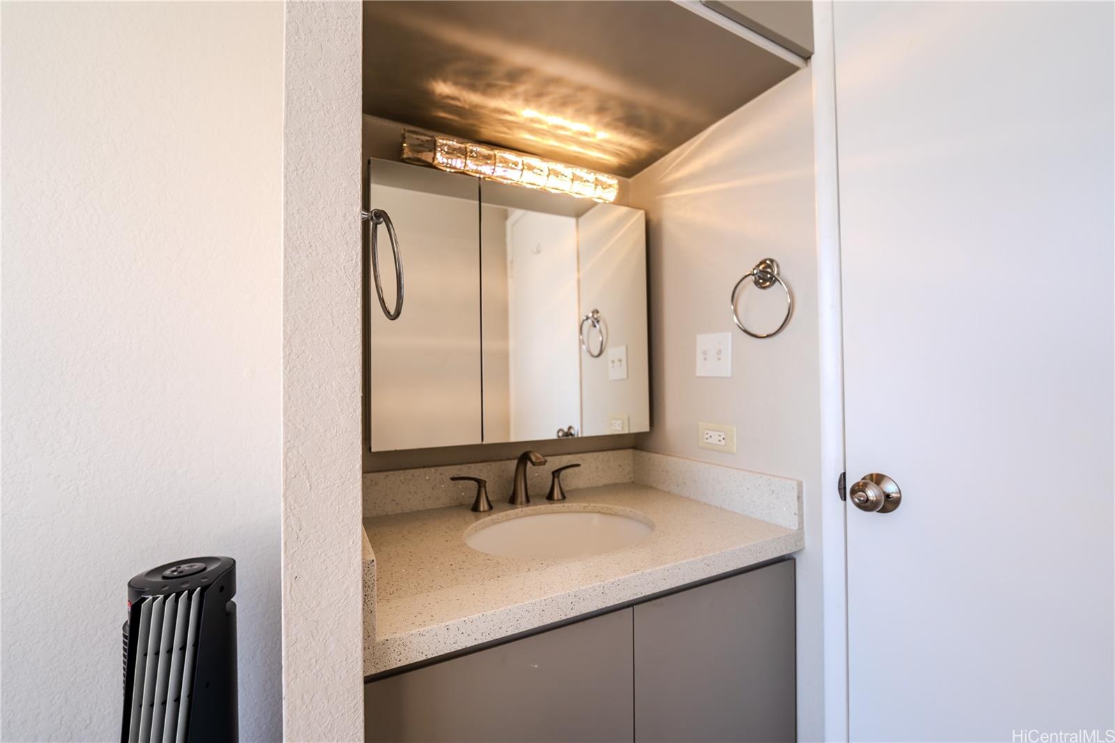 320 Liliuokalani Avenue  Unit 1103