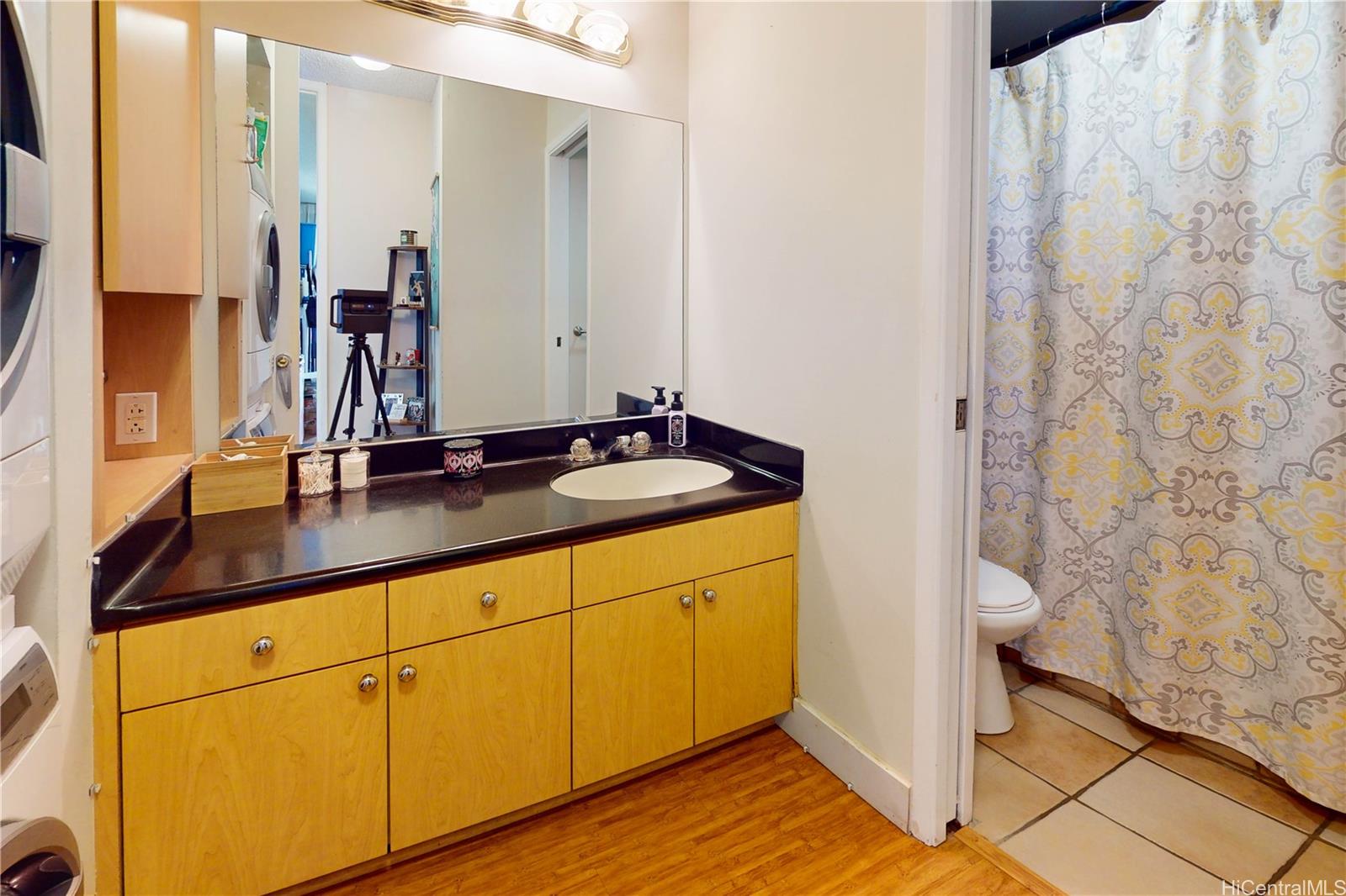 411 Hobron Lane  Unit 1512