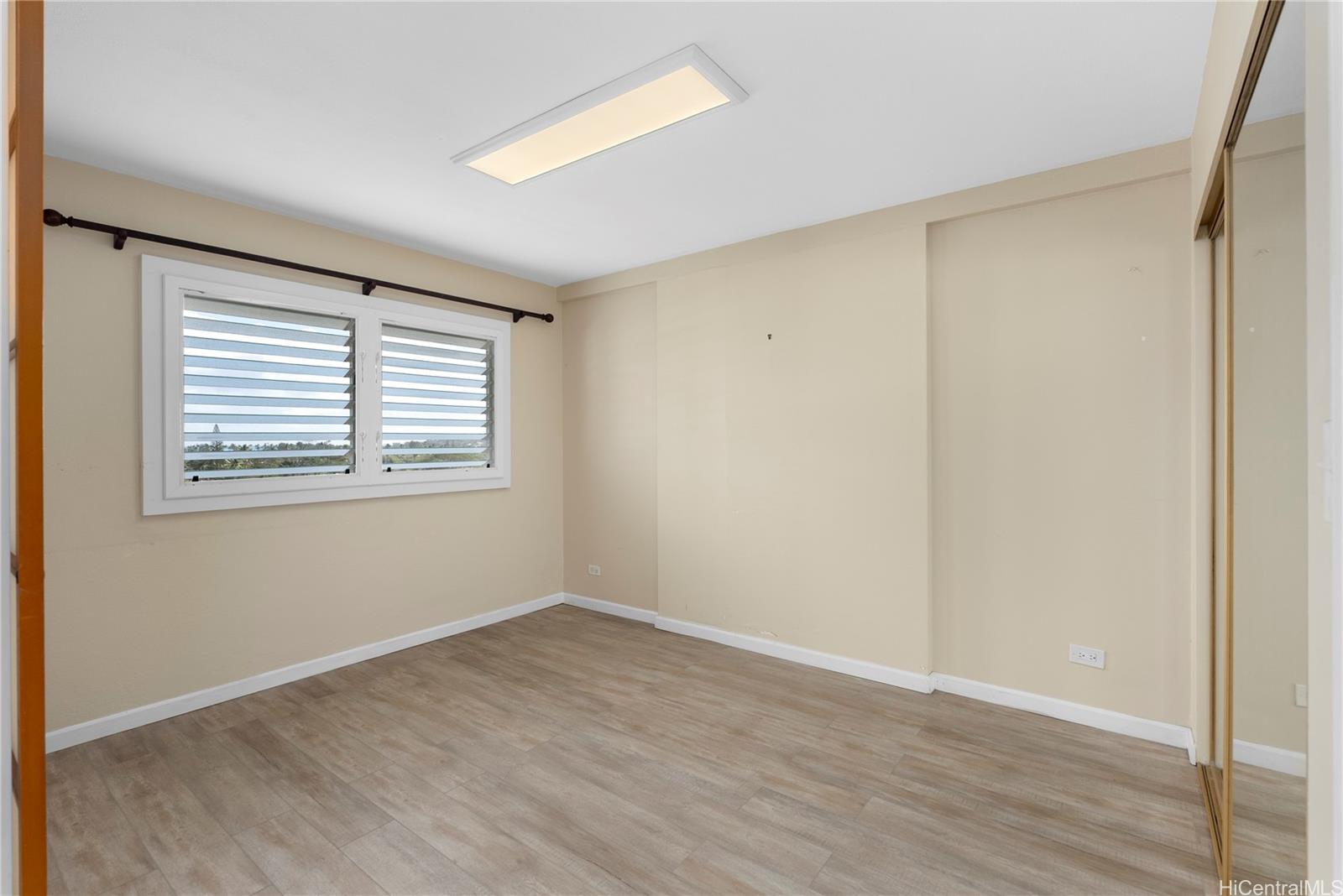 Photo 6 of 25