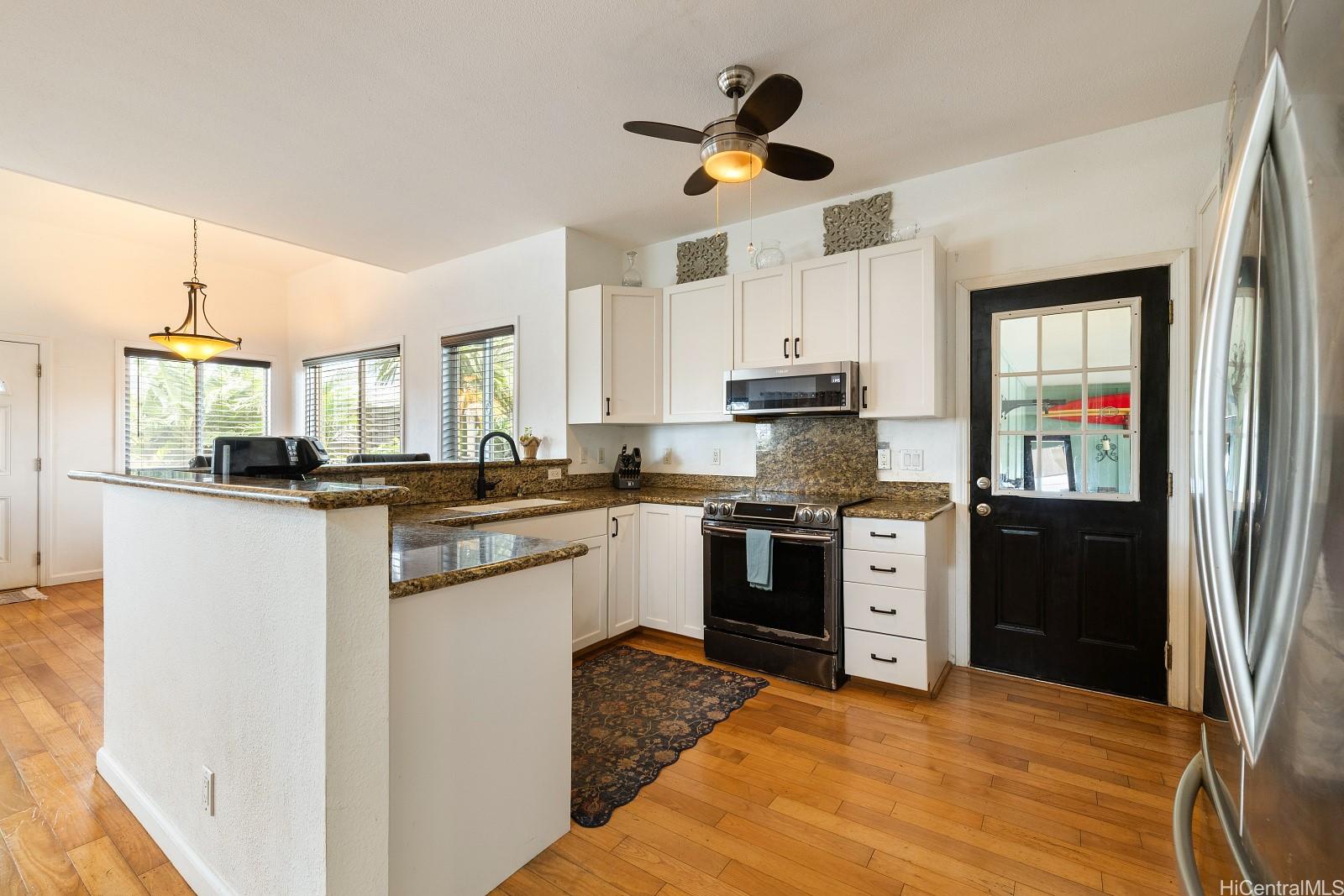 Photo 6 of 25