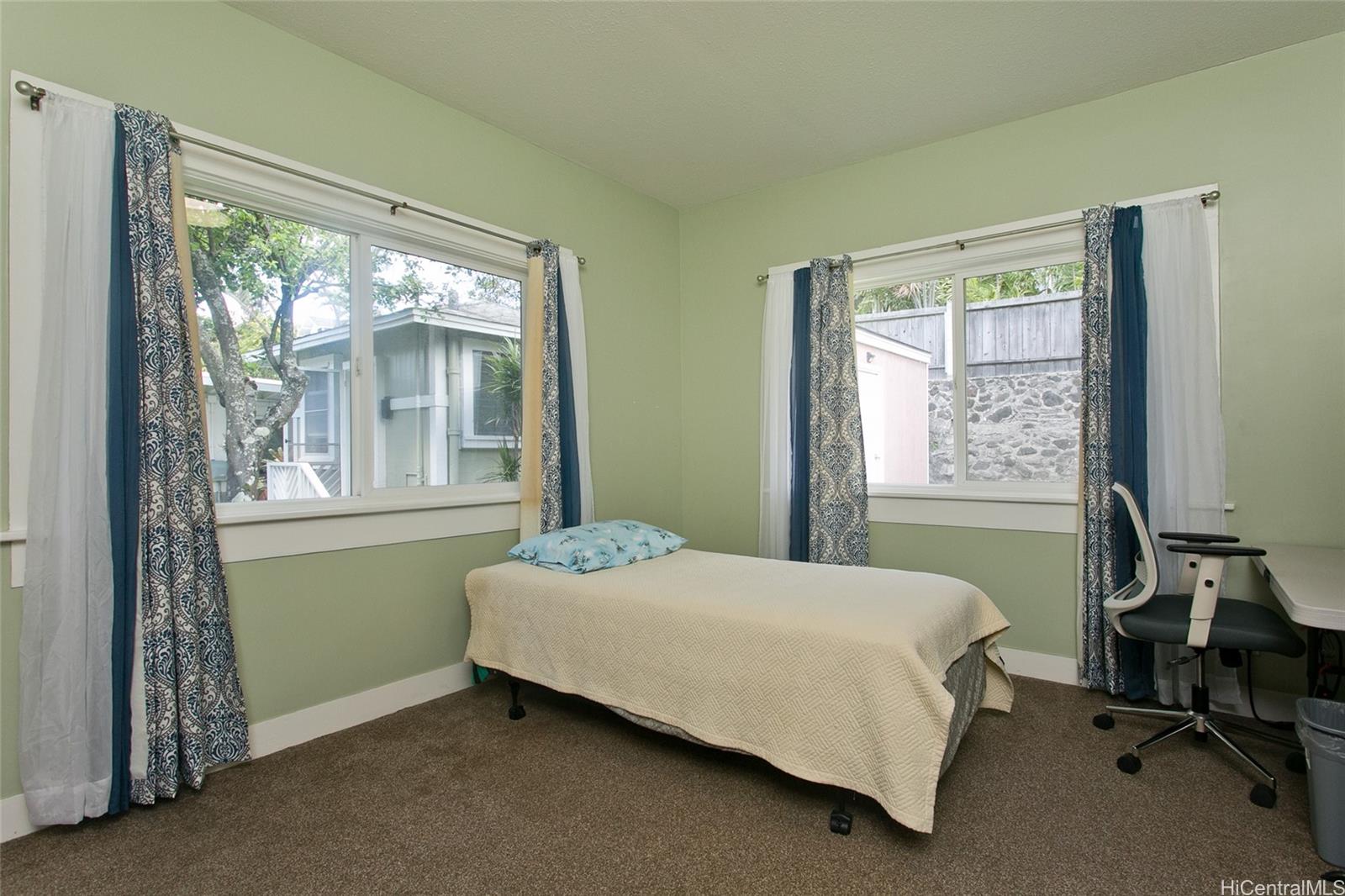 2742 Manoa Road