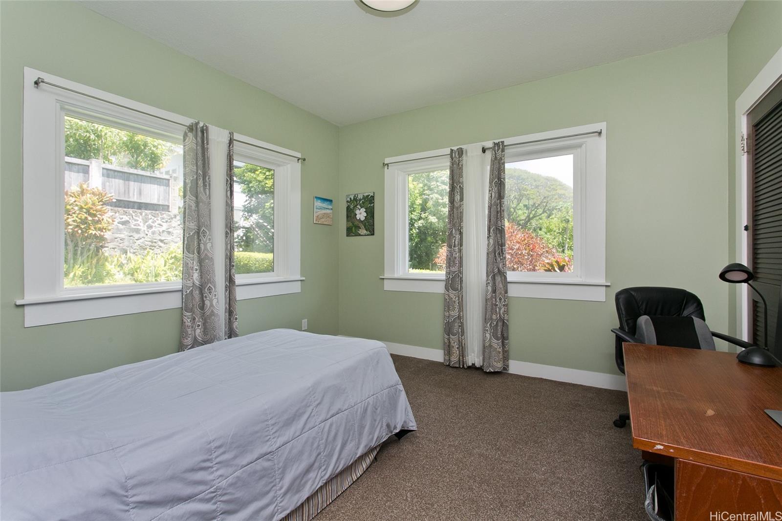 2742 Manoa Road