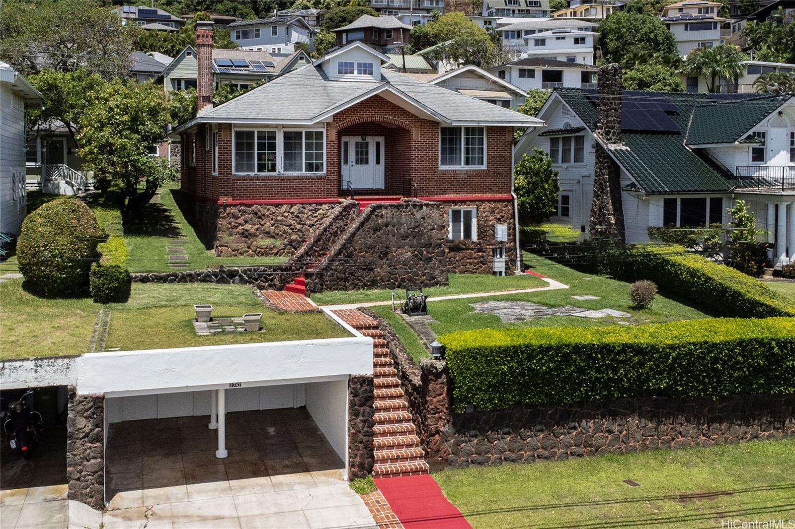 2742 Manoa Road